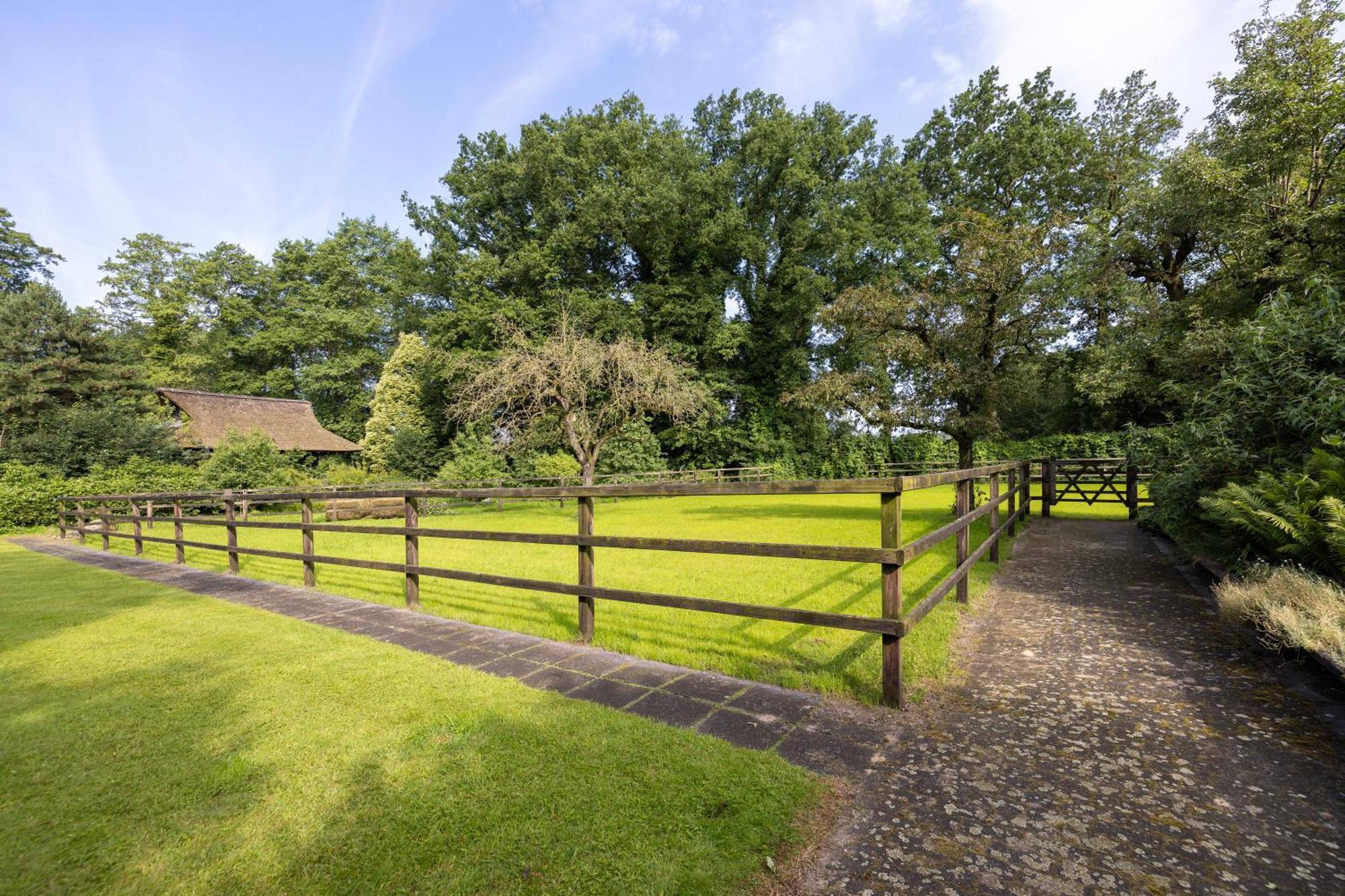 Luxe Hofstede Met Paardenstalling Lunteren Buitenkant foto